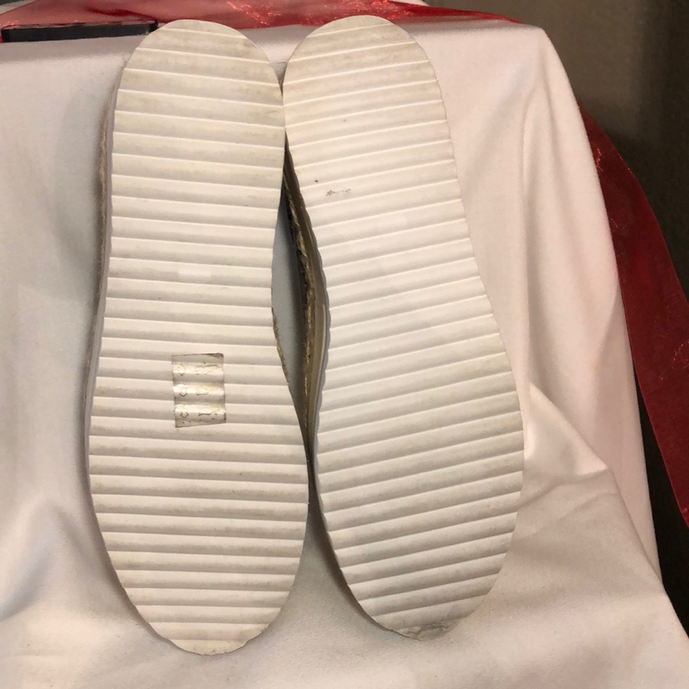 Shoes - Picture 6 of 7